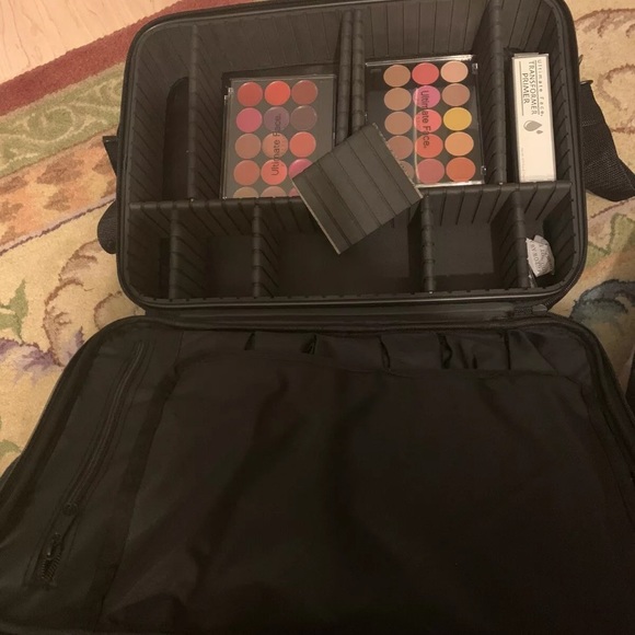 Pro Makeup Crossbody w/adjustable compartments - Picture 2 of 4